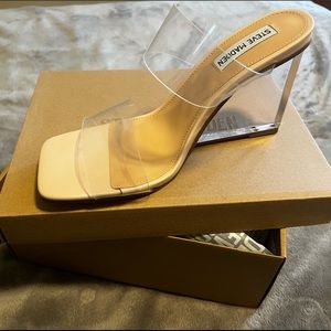 Steven Madden NWT clear wedges, size 8